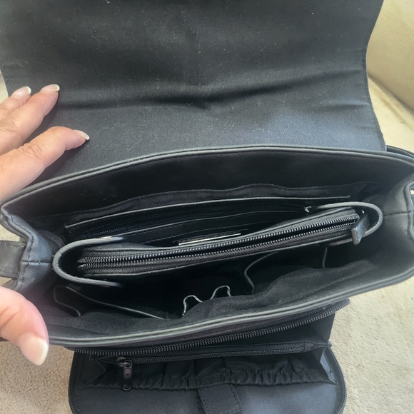 Preston & York Black Leather Crossbody Bag.Very Good Condition. - Picture 5 of 14